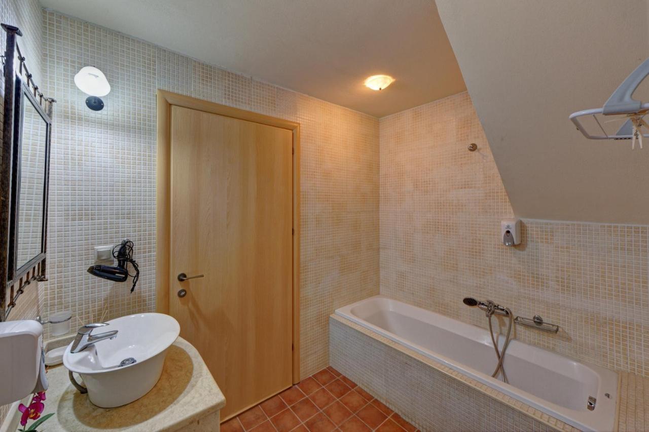 Mourtzanakis Residence - Traditional Eco Hotel In Akhládha Esterno foto