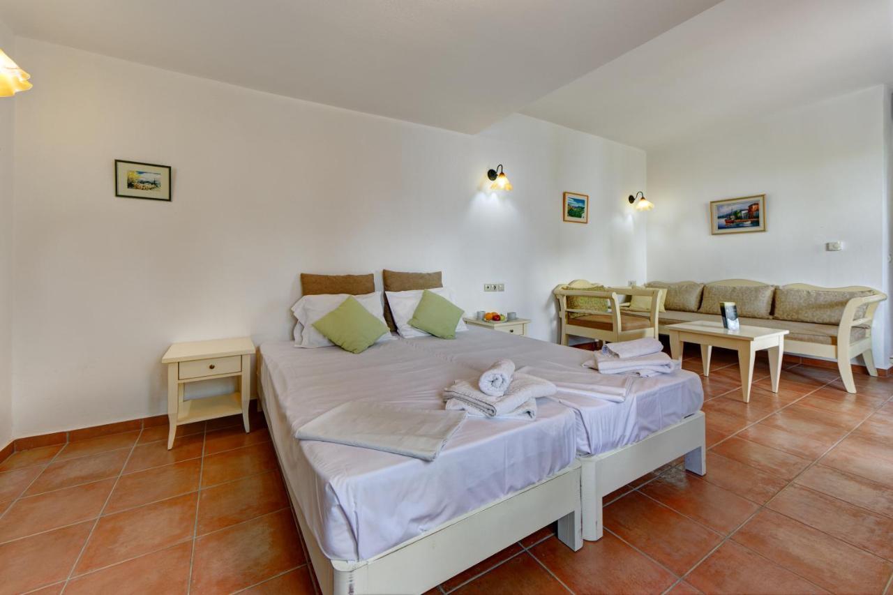 Mourtzanakis Residence - Traditional Eco Hotel In Akhládha Esterno foto